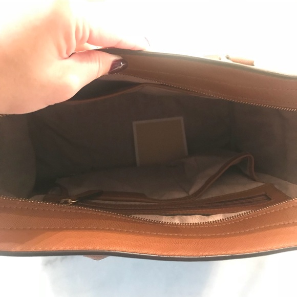 Michael kors large purse - Picture 4 of 4